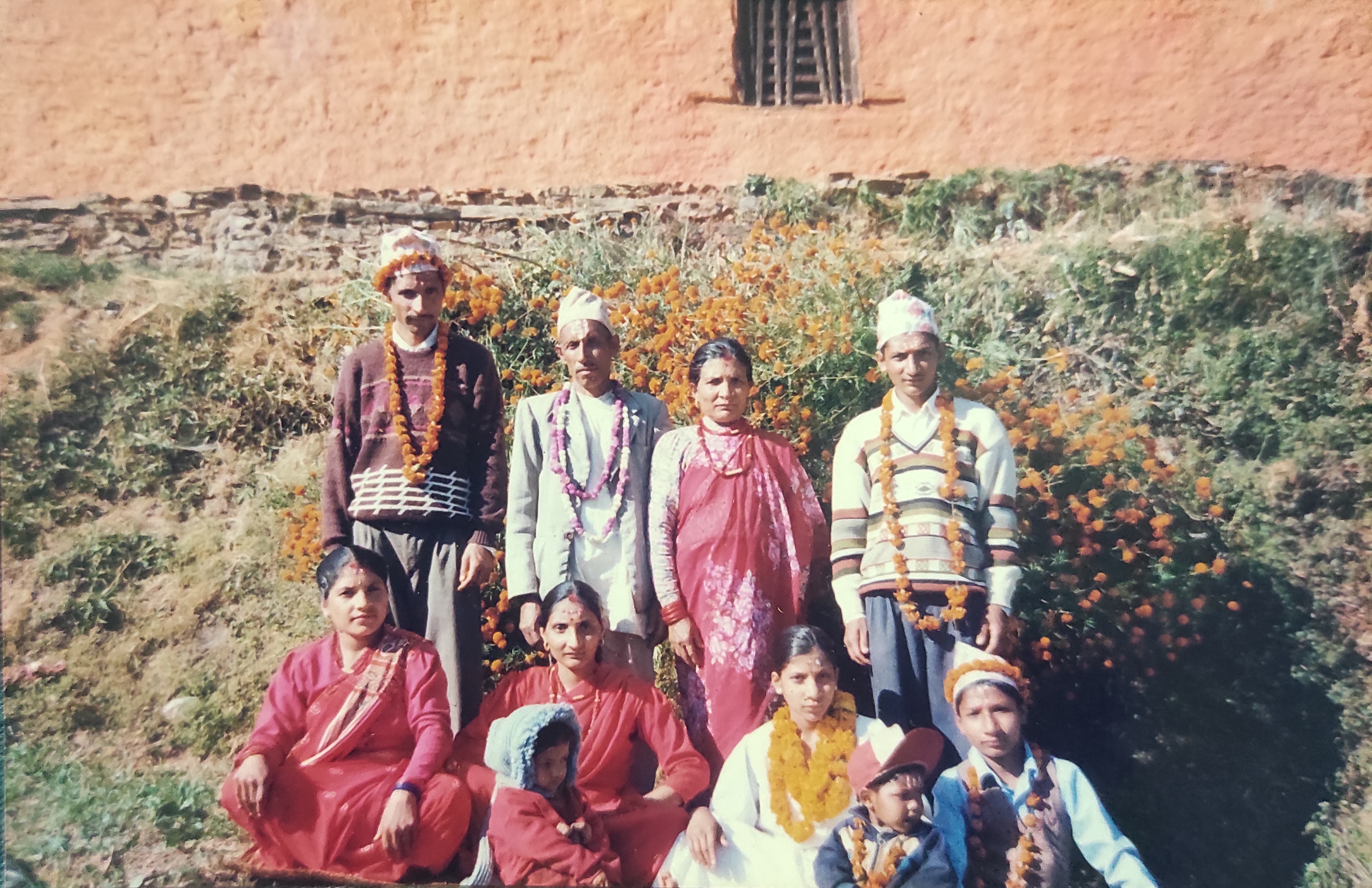 पहिलेको चाडपर्वको फोटो छोरा छोरी सँग