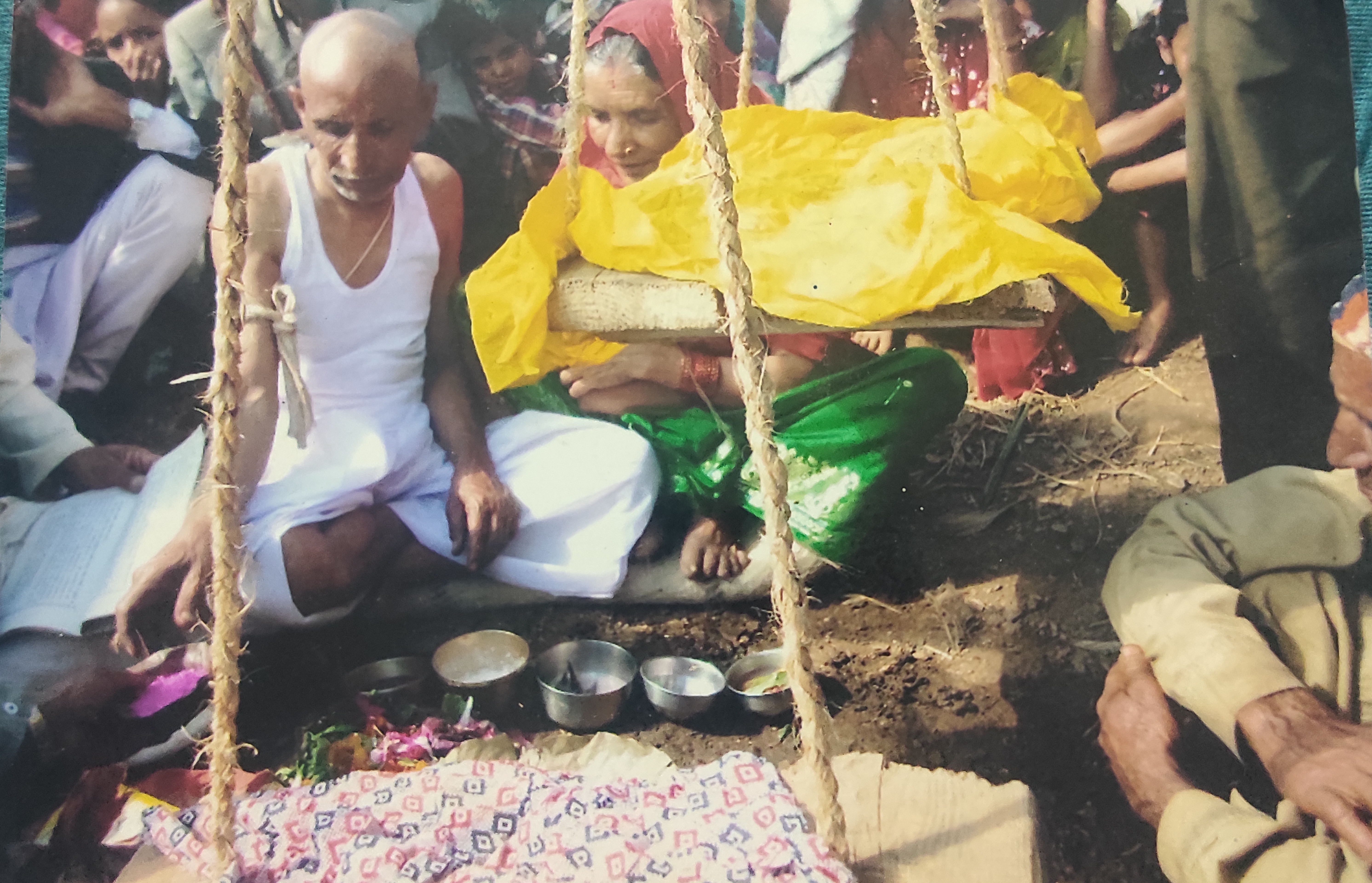 तुला पुजा गर्दै