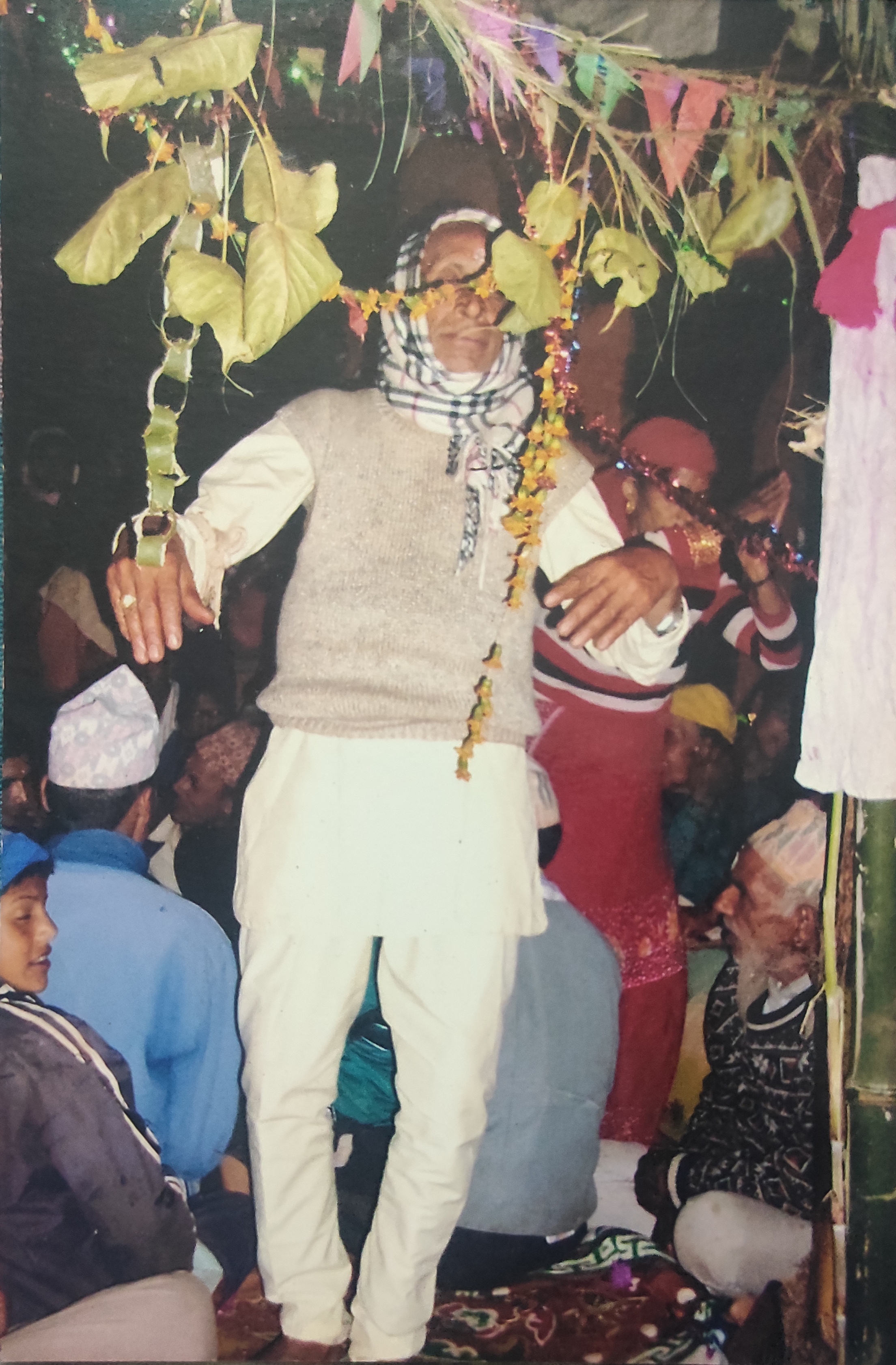 २०६६ सालमा आफ्नो जन्म स्थानमा नाच्दै रमाउदै